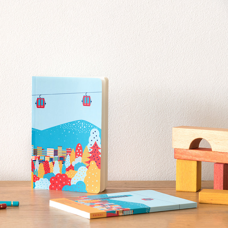 libreta cuaderno croquis escritorio papelería paseos urbanos teleférico Santiago colores ciudad cordillera