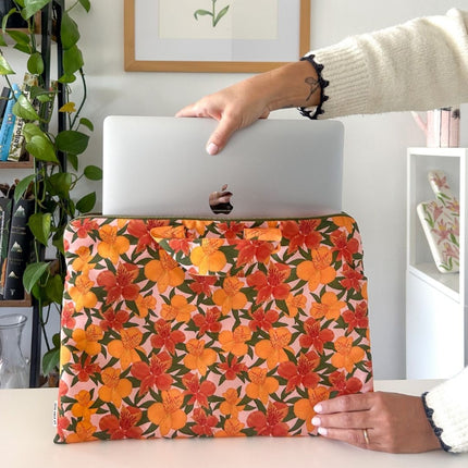 funda notebook computador estuche acolchado alstroemeria astromelia  flores flor flora chilena nativa 