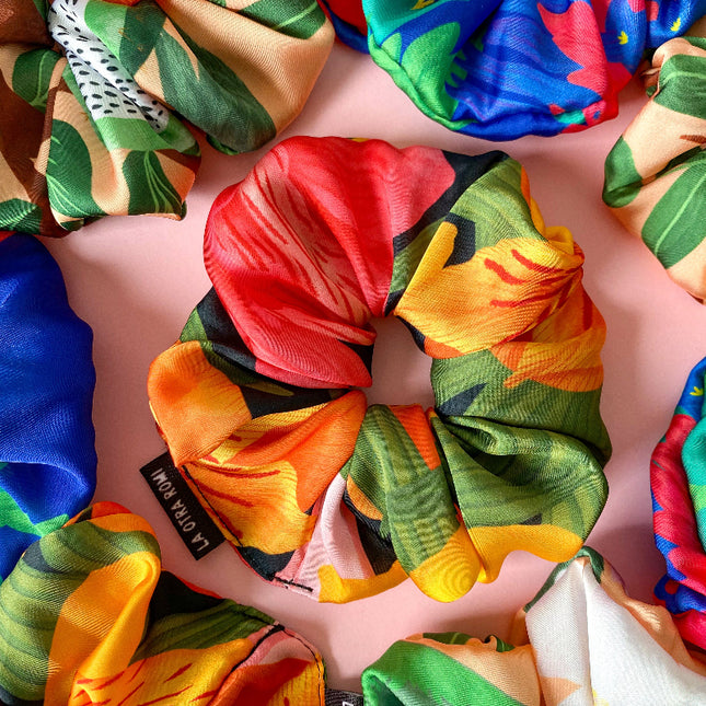 Scrunchie L La Otra Romi inspirados en la flora y fauna nativa flores chilenas naturaleza